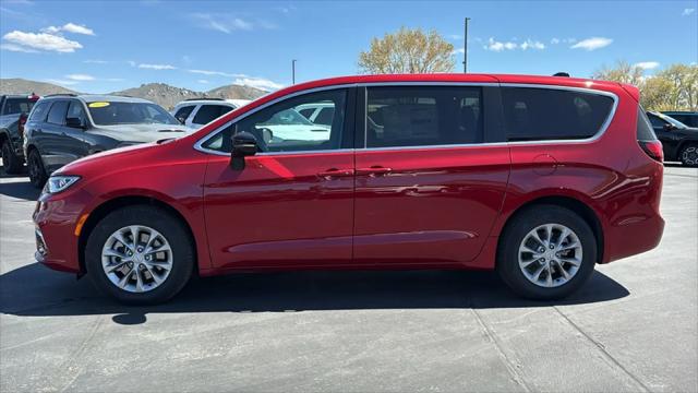 2026 Chrysler Pacifica Select AWD