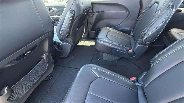 2026 Chrysler Pacifica Select AWD