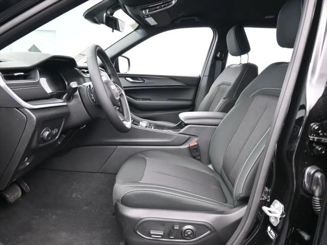 2026 Jeep Grand Cherokee L Laredo 4x2