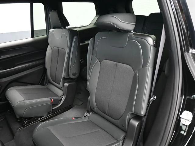 2026 Jeep Grand Cherokee L Laredo 4x2