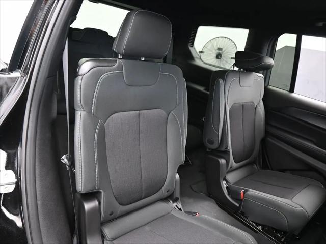 2026 Jeep Grand Cherokee L Laredo 4x2