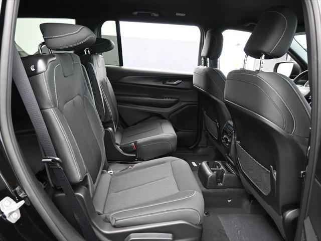 2026 Jeep Grand Cherokee L Laredo 4x2