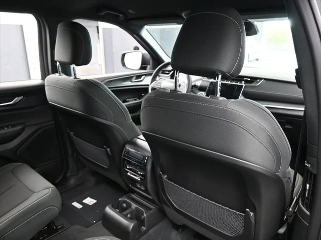2026 Jeep Grand Cherokee L Laredo 4x2