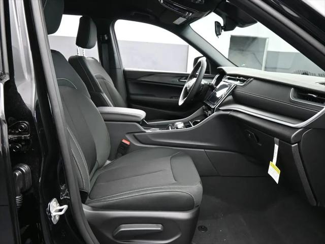 2026 Jeep Grand Cherokee L Laredo 4x2
