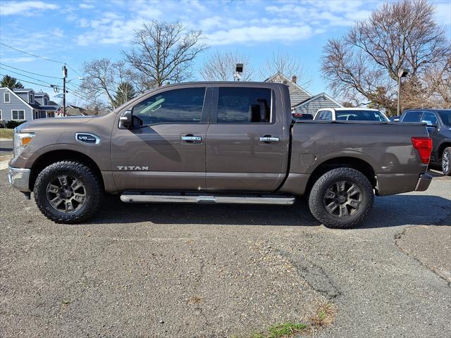 2017 Nissan TITAN SV