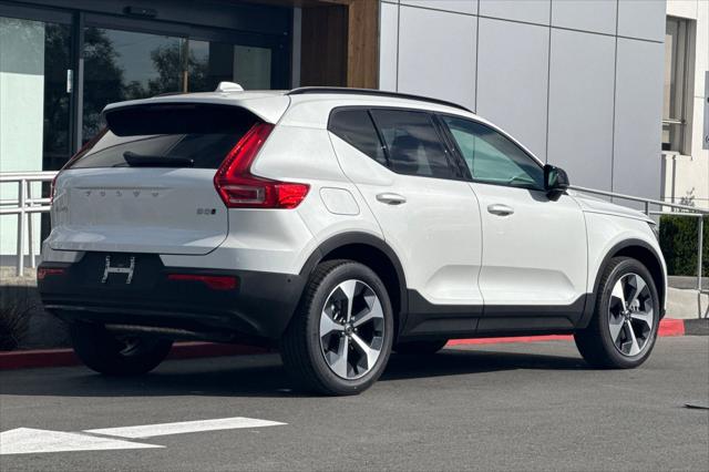 2026 Volvo XC40 Plus, B5 AWD Gas (mild hybrid), Dark