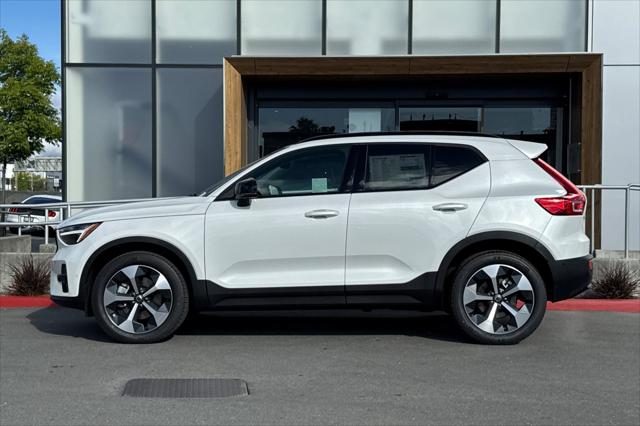2026 Volvo XC40 Plus, B5 AWD Gas (mild hybrid), Dark