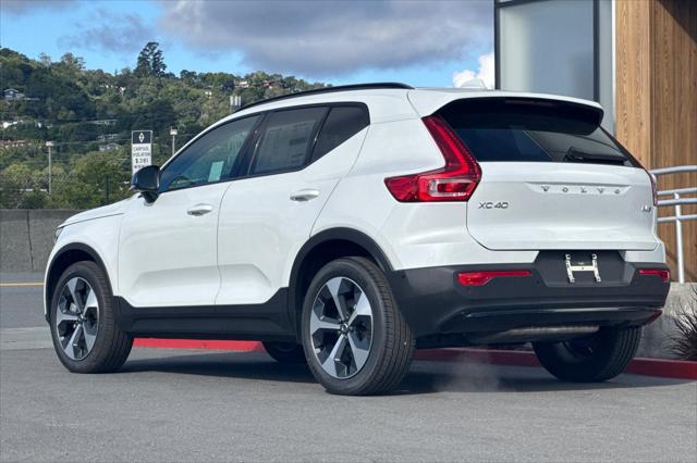 2026 Volvo XC40 Plus, B5 AWD Gas (mild hybrid), Dark