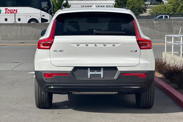 2026 Volvo XC40 Plus, B5 AWD Gas (mild hybrid), Dark