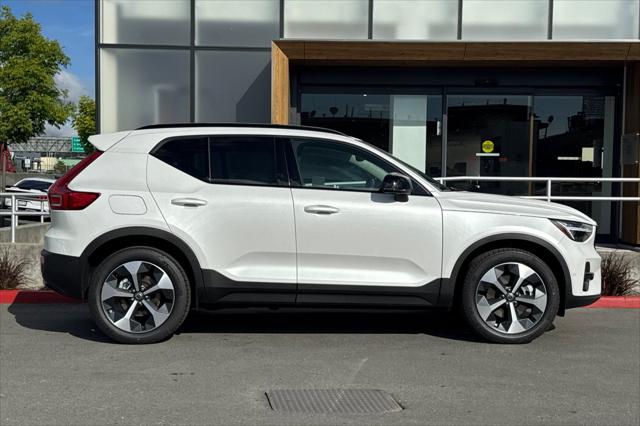 2026 Volvo XC40 Plus, B5 AWD Gas (mild hybrid), Dark