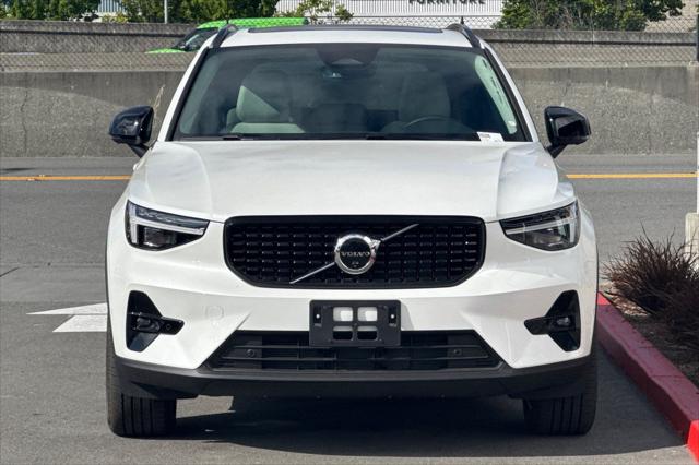 2026 Volvo XC40 Plus, B5 AWD Gas (mild hybrid), Dark