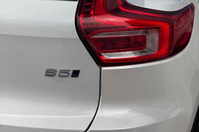 2026 Volvo XC40 Plus, B5 AWD Gas (mild hybrid), Dark