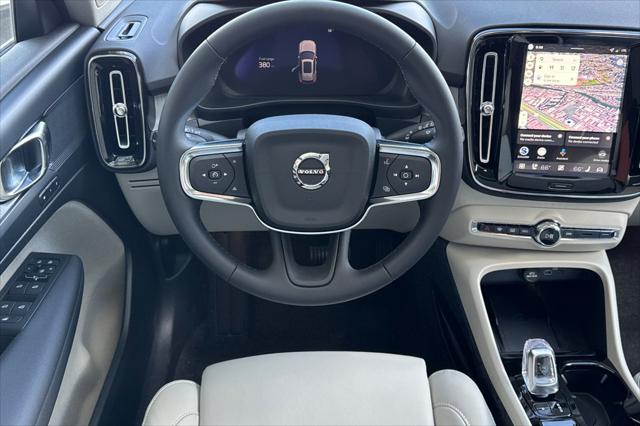 2026 Volvo XC40 Plus, B5 AWD Gas (mild hybrid), Dark