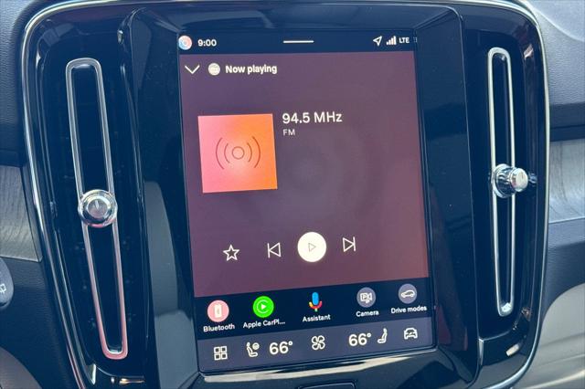 2026 Volvo XC40 Plus, B5 AWD Gas (mild hybrid), Dark