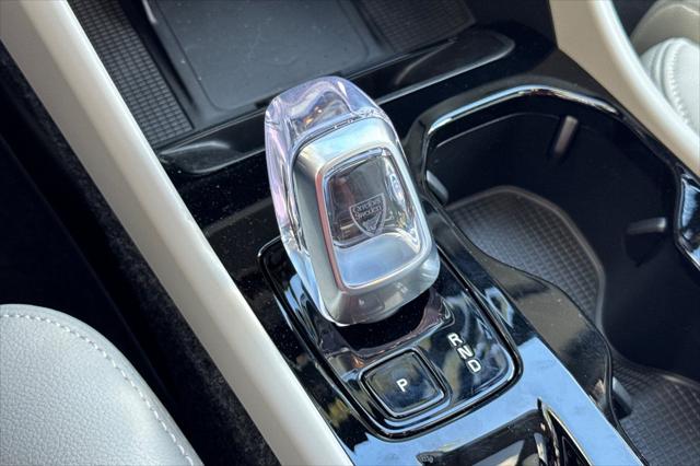 2026 Volvo XC40 Plus, B5 AWD Gas (mild hybrid), Dark