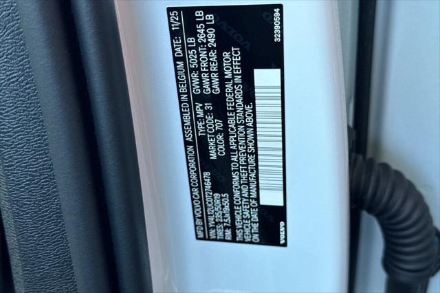 2026 Volvo XC40 Plus, B5 AWD Gas (mild hybrid), Dark