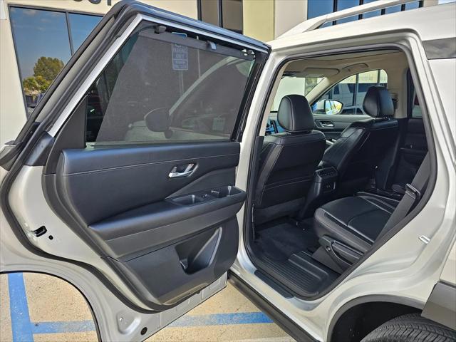 2025 Nissan Pathfinder SL 4WD