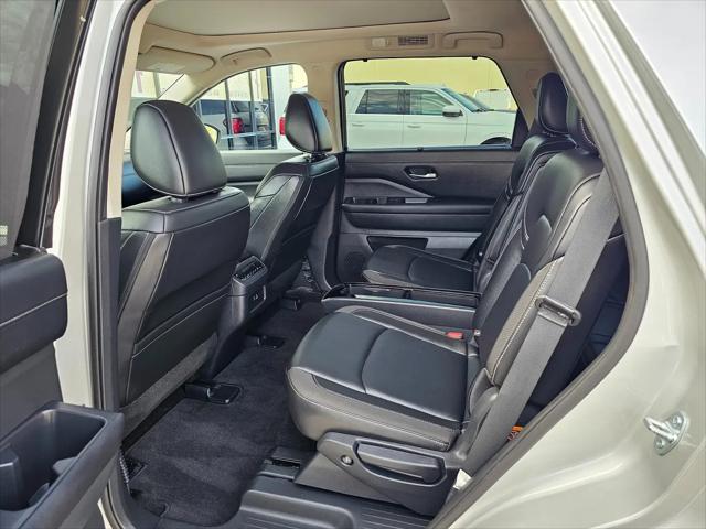 2025 Nissan Pathfinder SL 4WD
