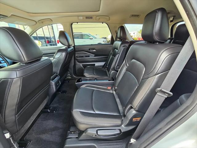 2025 Nissan Pathfinder SL 4WD