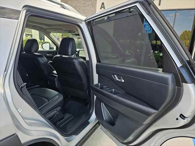 2025 Nissan Pathfinder SL 4WD