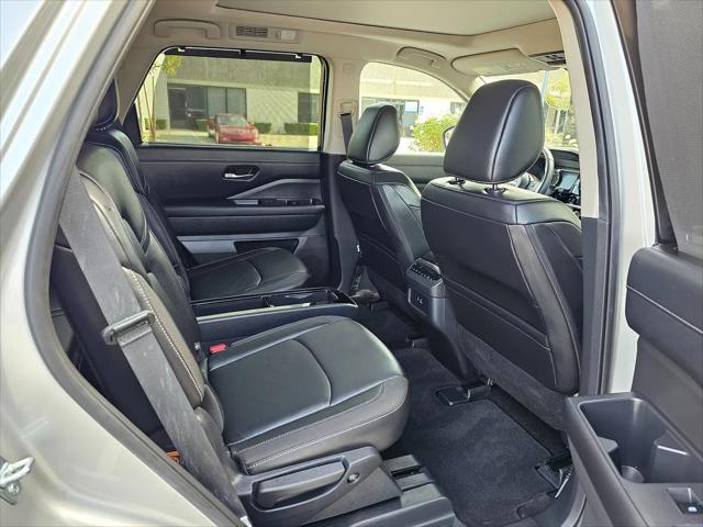 2025 Nissan Pathfinder SL 4WD