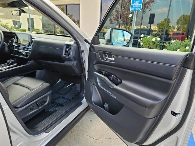 2025 Nissan Pathfinder SL 4WD