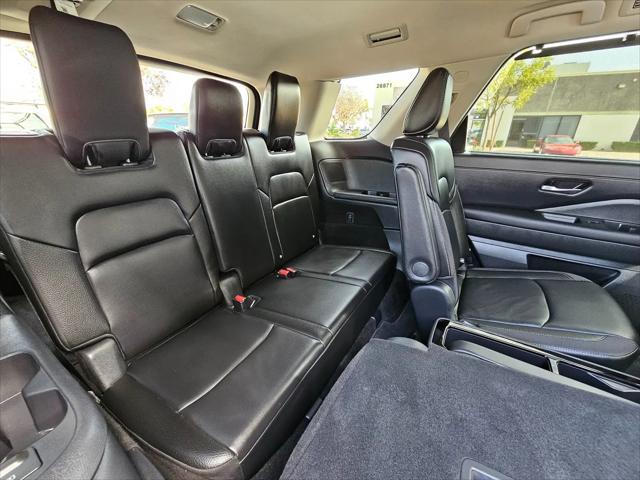 2025 Nissan Pathfinder SL 4WD