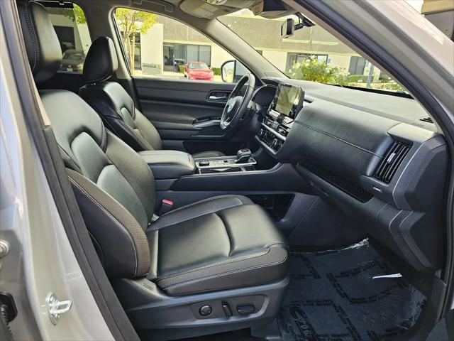 2025 Nissan Pathfinder SL 4WD