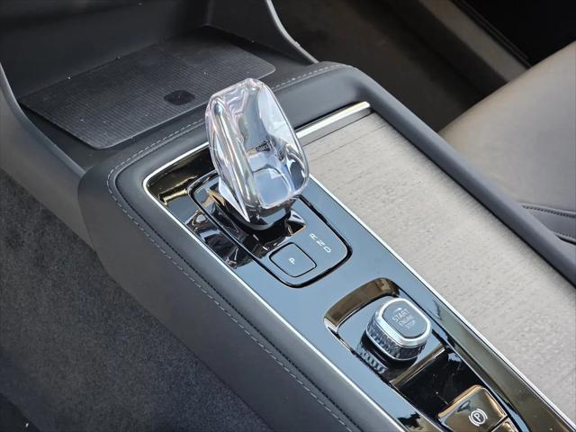 2026 Volvo XC90 Plug-In Hybrid Plus, T8 AWD, Electric/Gasoline, Bright, 7 Seats