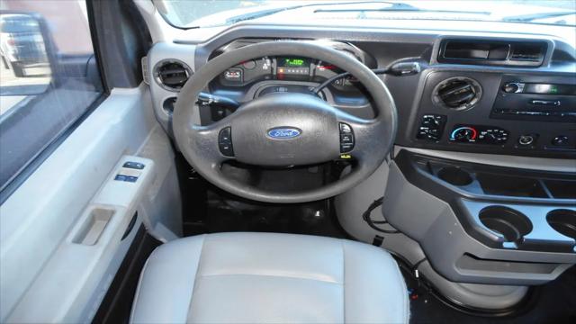 2012 Ford E-350 Super Duty XL