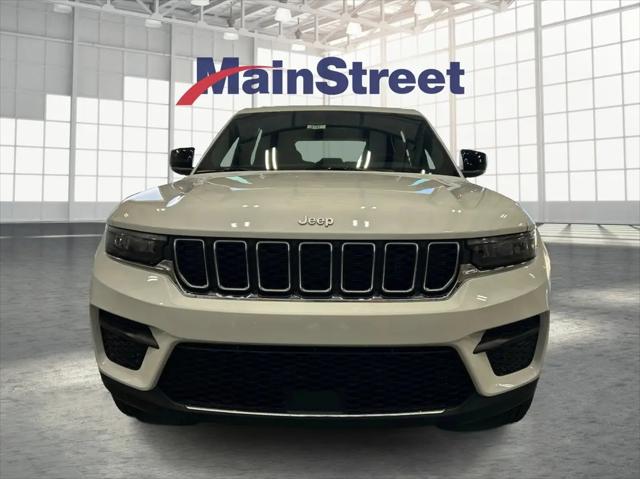 2026 Jeep Grand Cherokee Laredo 4x4