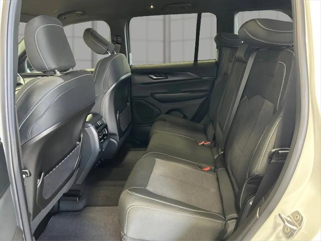 2026 Jeep Grand Cherokee Laredo 4x4
