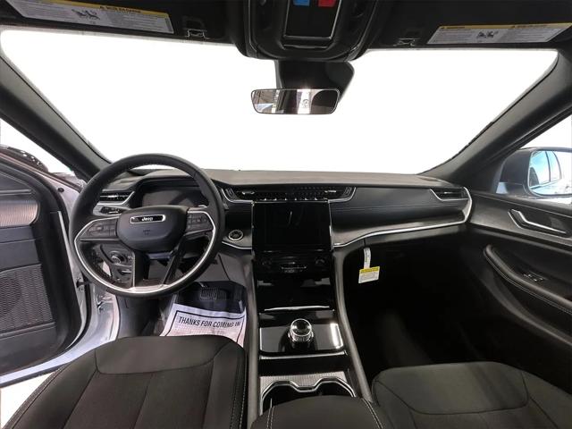 2026 Jeep Grand Cherokee Laredo 4x4