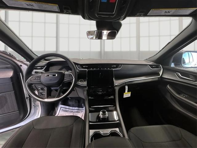 2026 Jeep Grand Cherokee Laredo 4x4