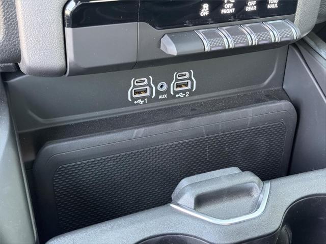 2026 Ram 1500 Express Crew Cab 4x4 5'7" Box
