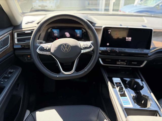 2026 Volkswagen Atlas SE with Technology