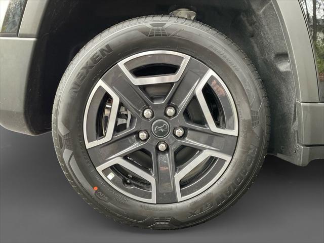 2026 Jeep Cherokee Laredo 4x4