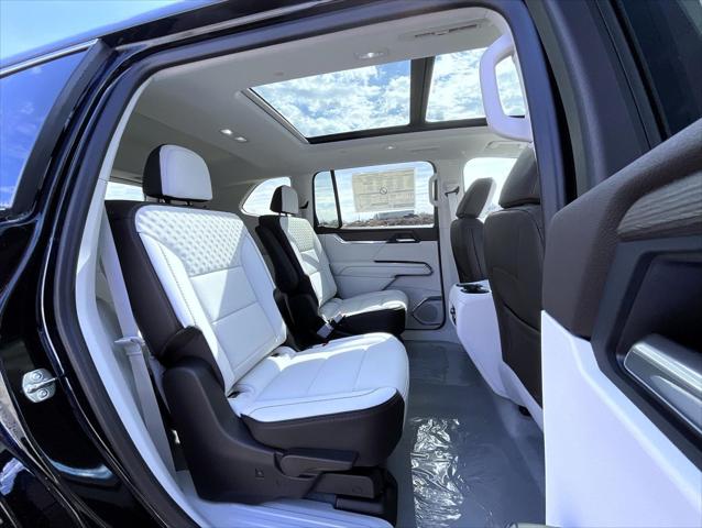 2026 GMC Acadia Denali AWD