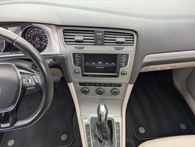 2016 Volkswagen Golf TSI SE 4-Door