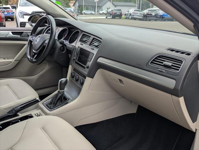2016 Volkswagen Golf TSI SE 4-Door