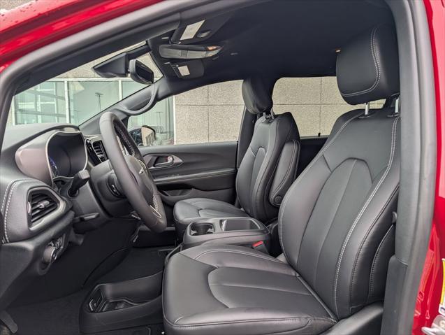 2026 Chrysler Pacifica Select AWD