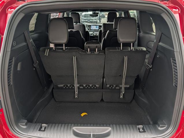 2026 Chrysler Pacifica Select AWD