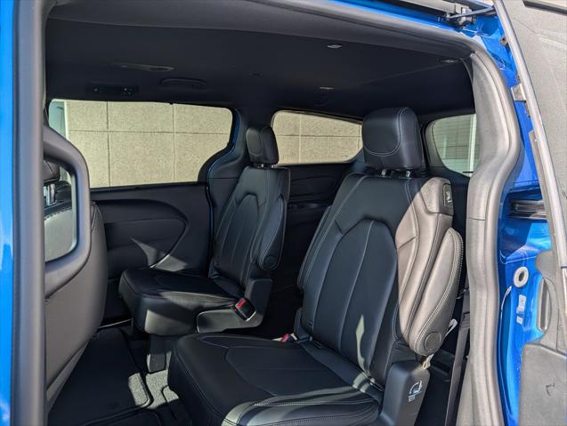 2026 Chrysler Pacifica Select AWD