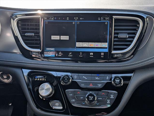 2026 Chrysler Pacifica Select AWD