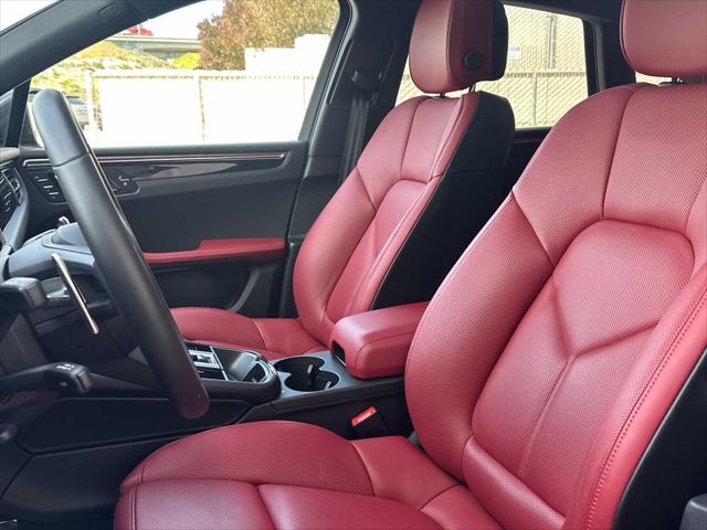 2025 Porsche Macan AWD