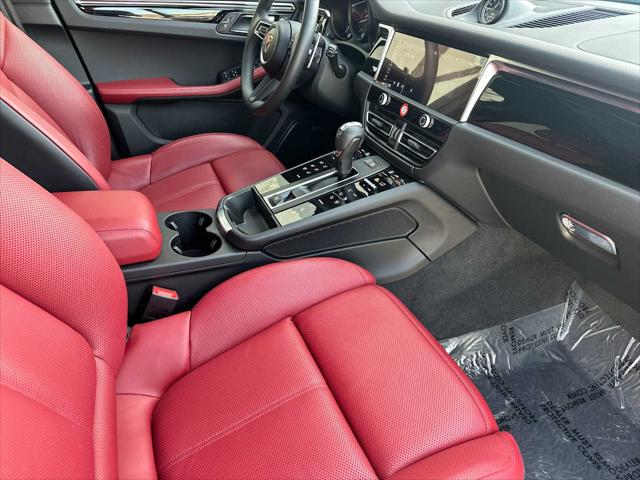 2025 Porsche Macan AWD