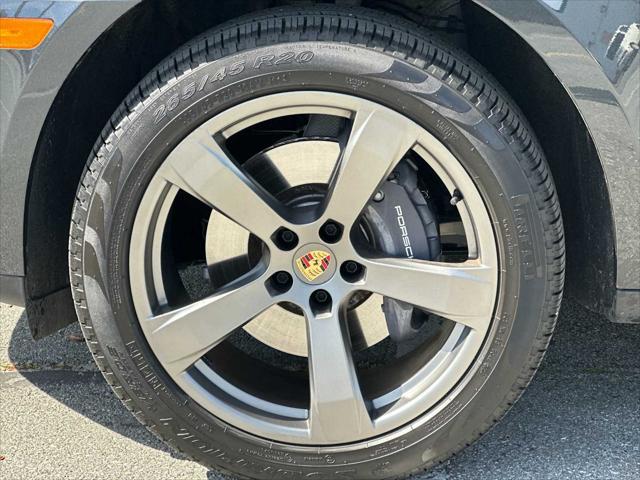 2025 Porsche Macan AWD