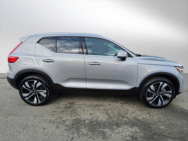 2025 Volvo XC40 B5 Plus Bright Theme