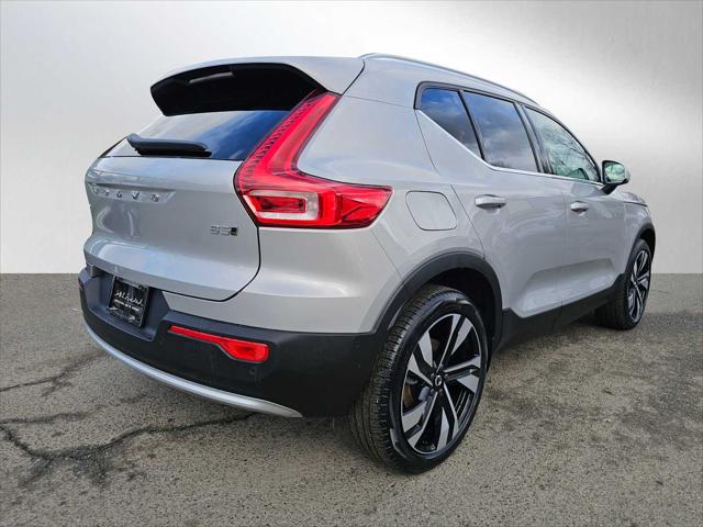2025 Volvo XC40 B5 Plus Bright Theme