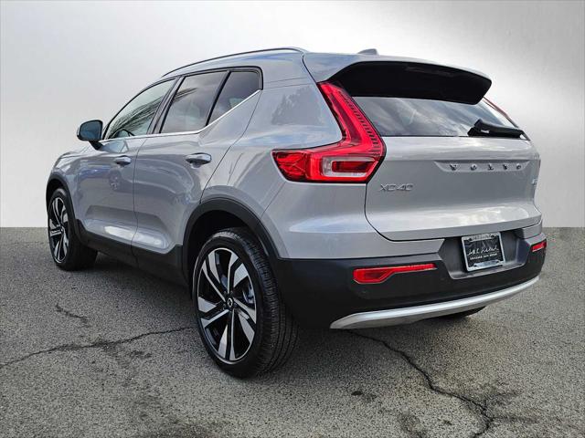 2025 Volvo XC40 B5 Plus Bright Theme
